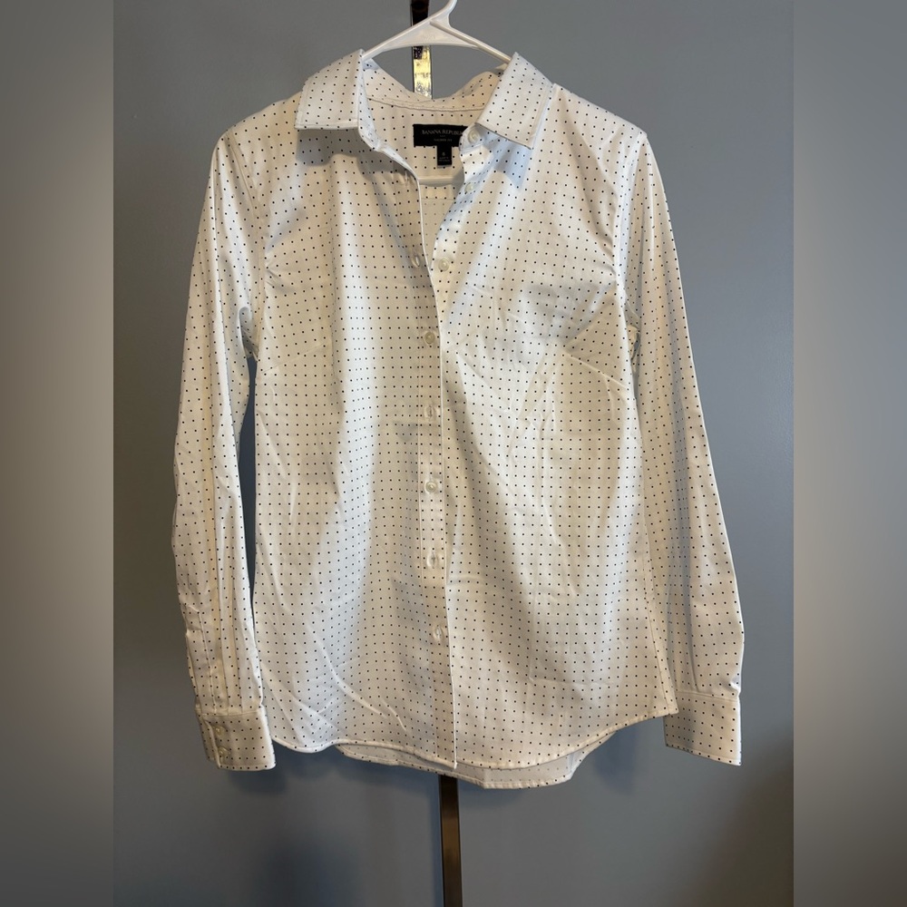 Banana Republic Women's White Blouse Black Polka Dots Tailored Fit Size 8